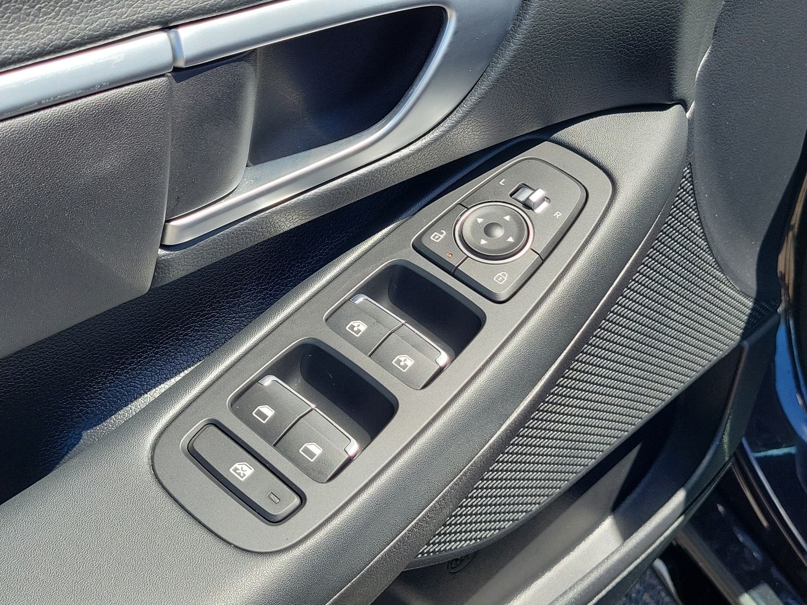2025 Hyundai Sonata Hybrid SEL - Photo 29