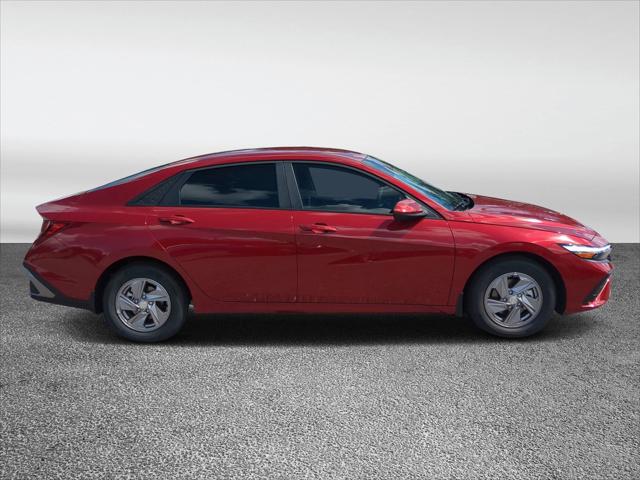 2025 Hyundai Elantra SE photo 2