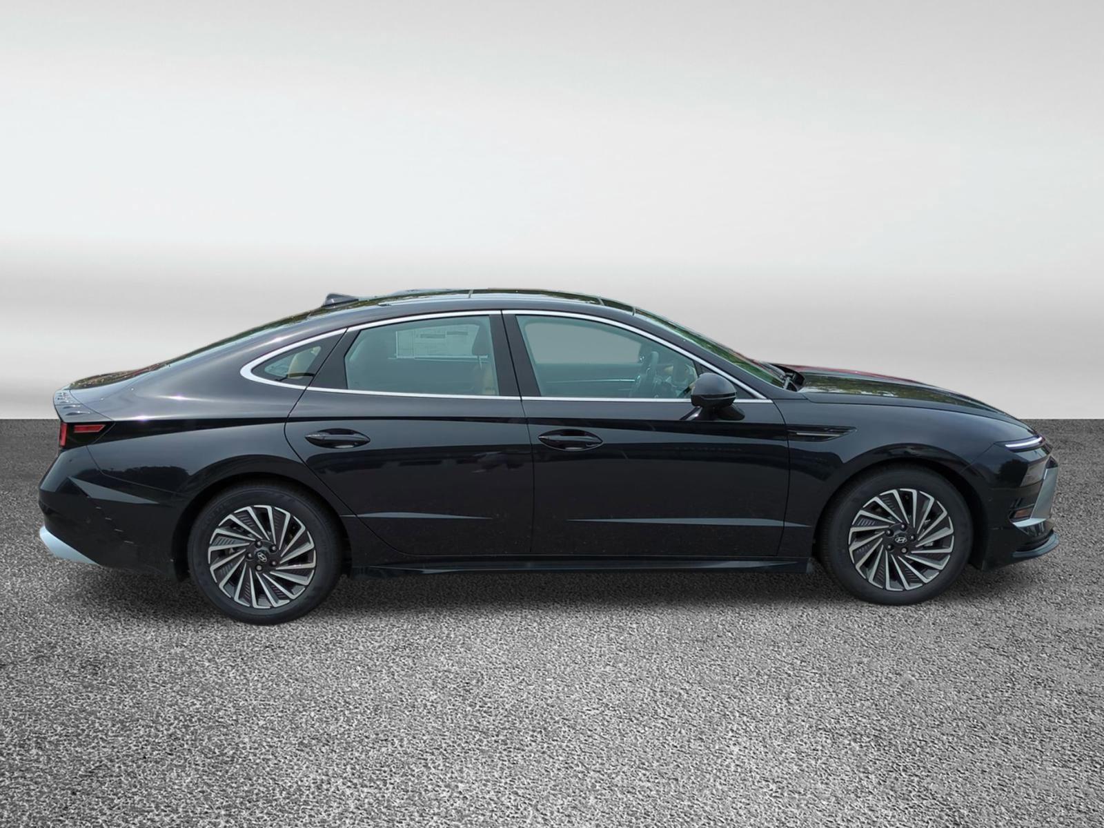 2025 Hyundai Sonata Hybrid Limited photo 2