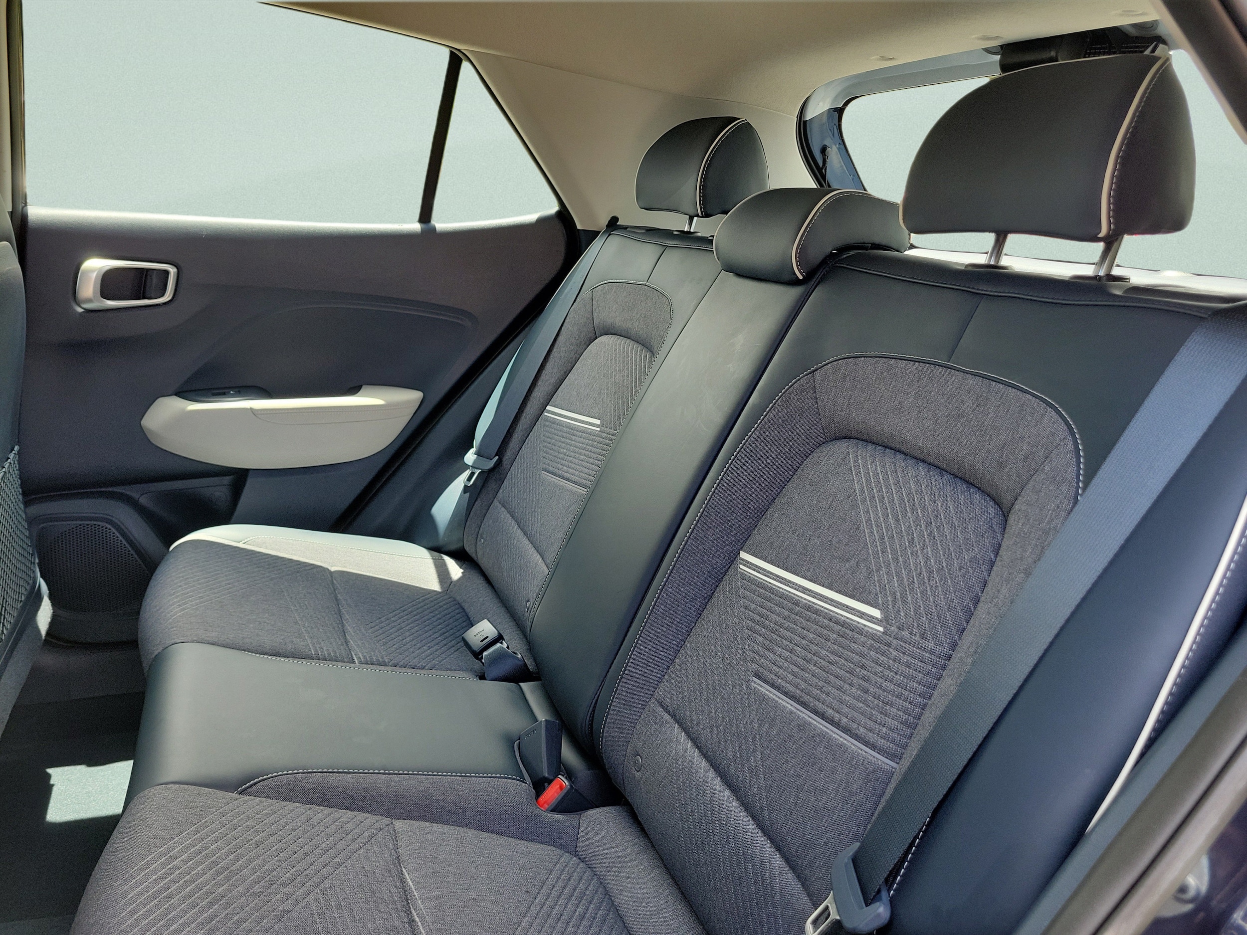 2023 Hyundai Venue Limited - Photo 14