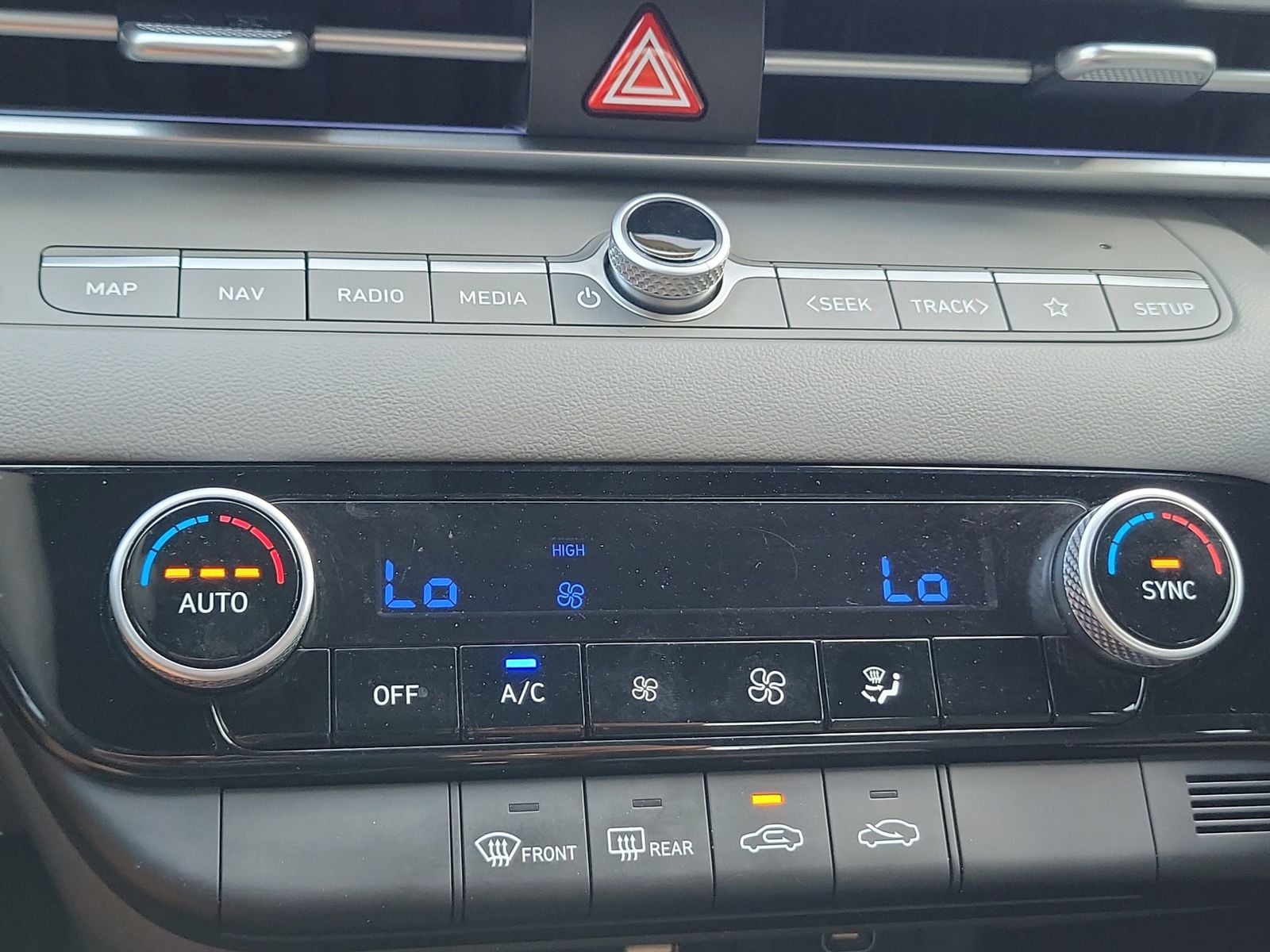 2024 Hyundai Elantra SEL - Photo 37