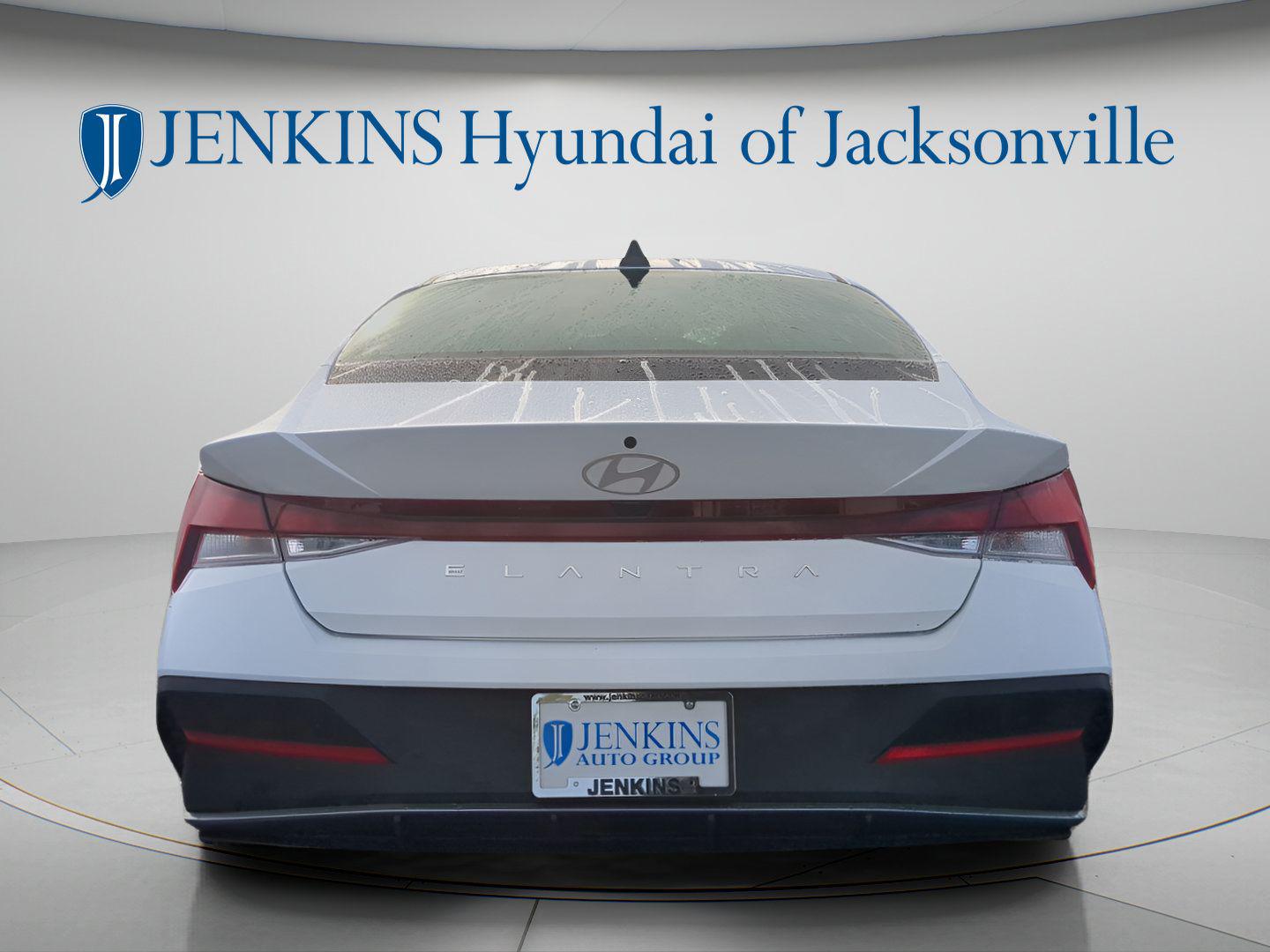 2025 Hyundai Elantra SE - Photo 6