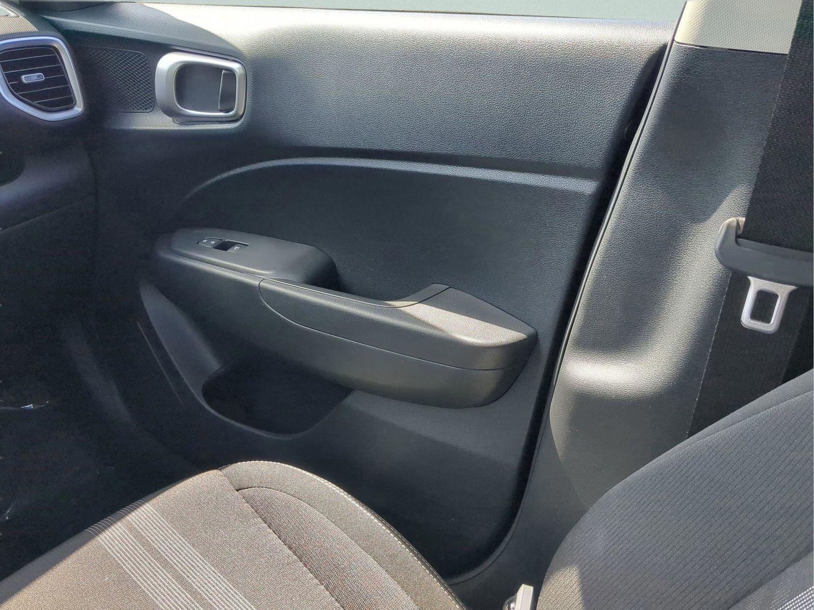 2025 Hyundai Venue SEL - Photo 22