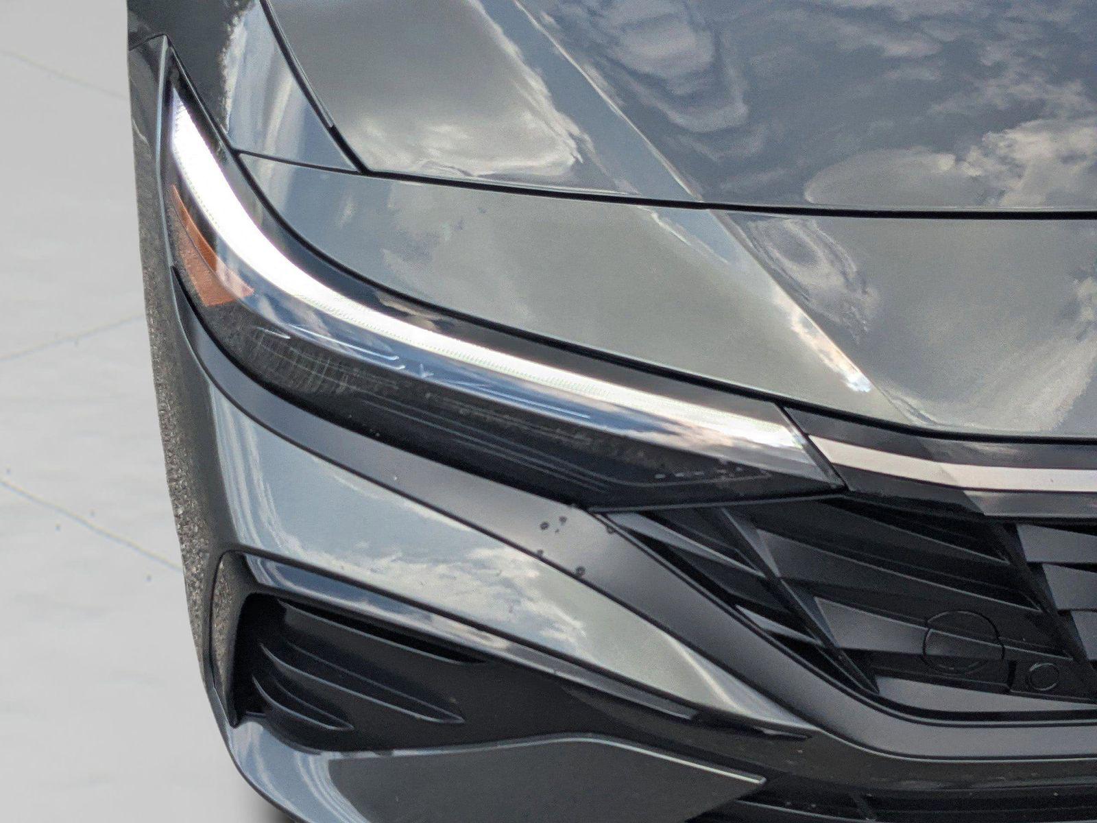 2025 Hyundai Elantra SEL - Photo 37