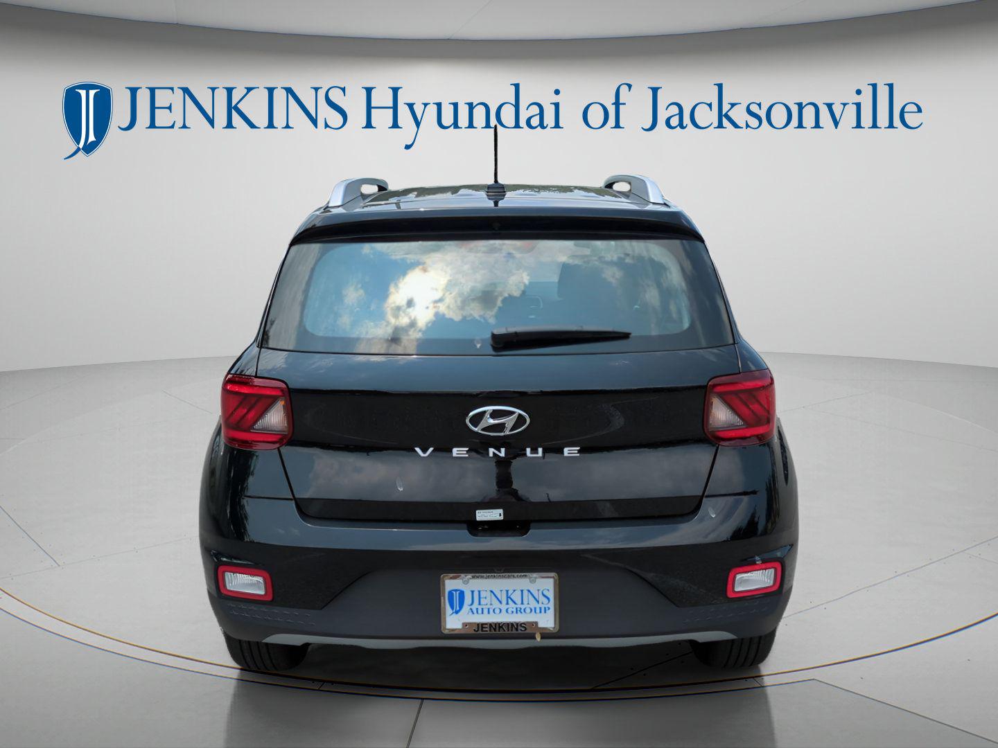 2025 Hyundai Venue SEL - Photo 6