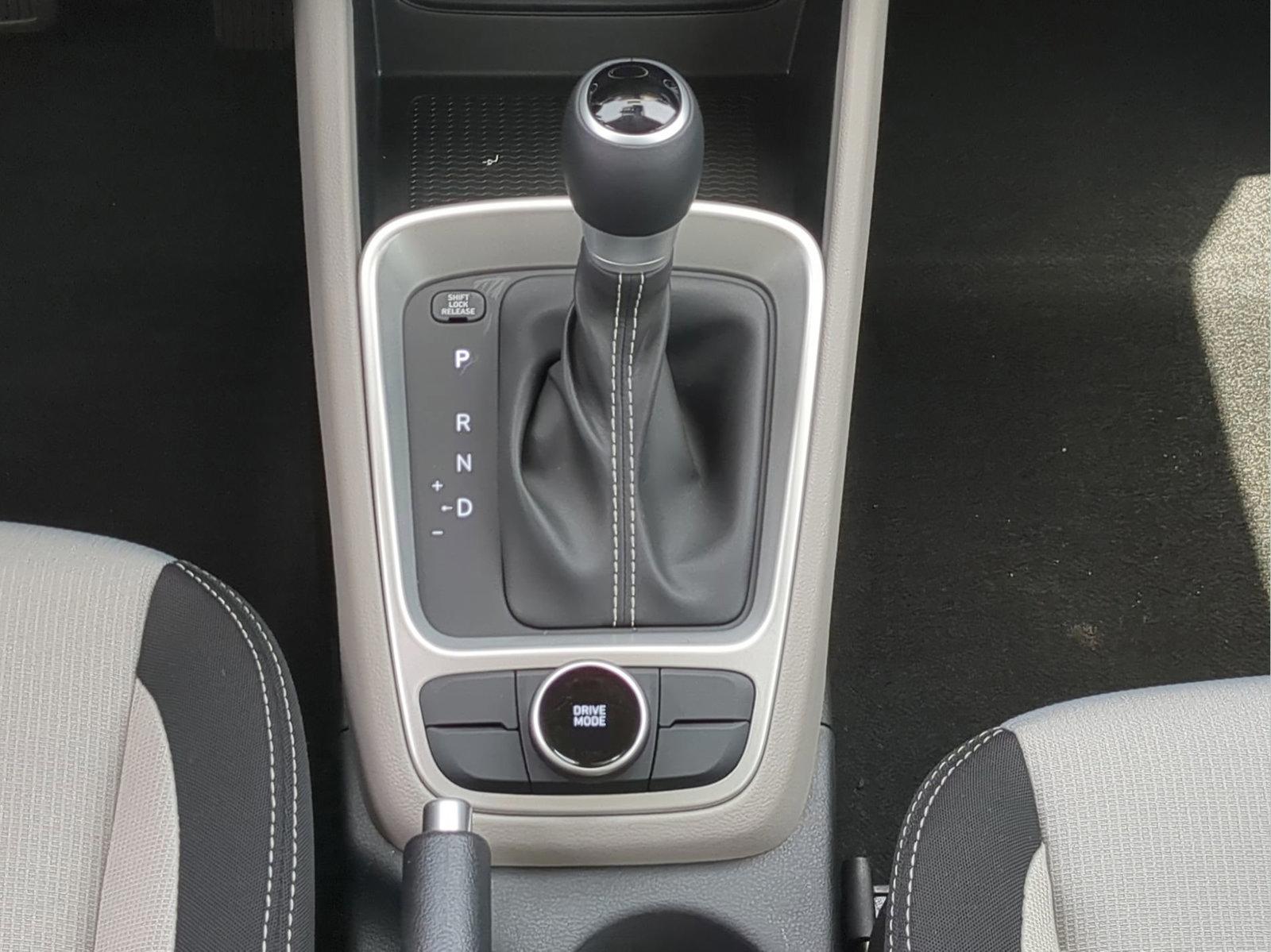 2025 Hyundai Venue SEL - Photo 22