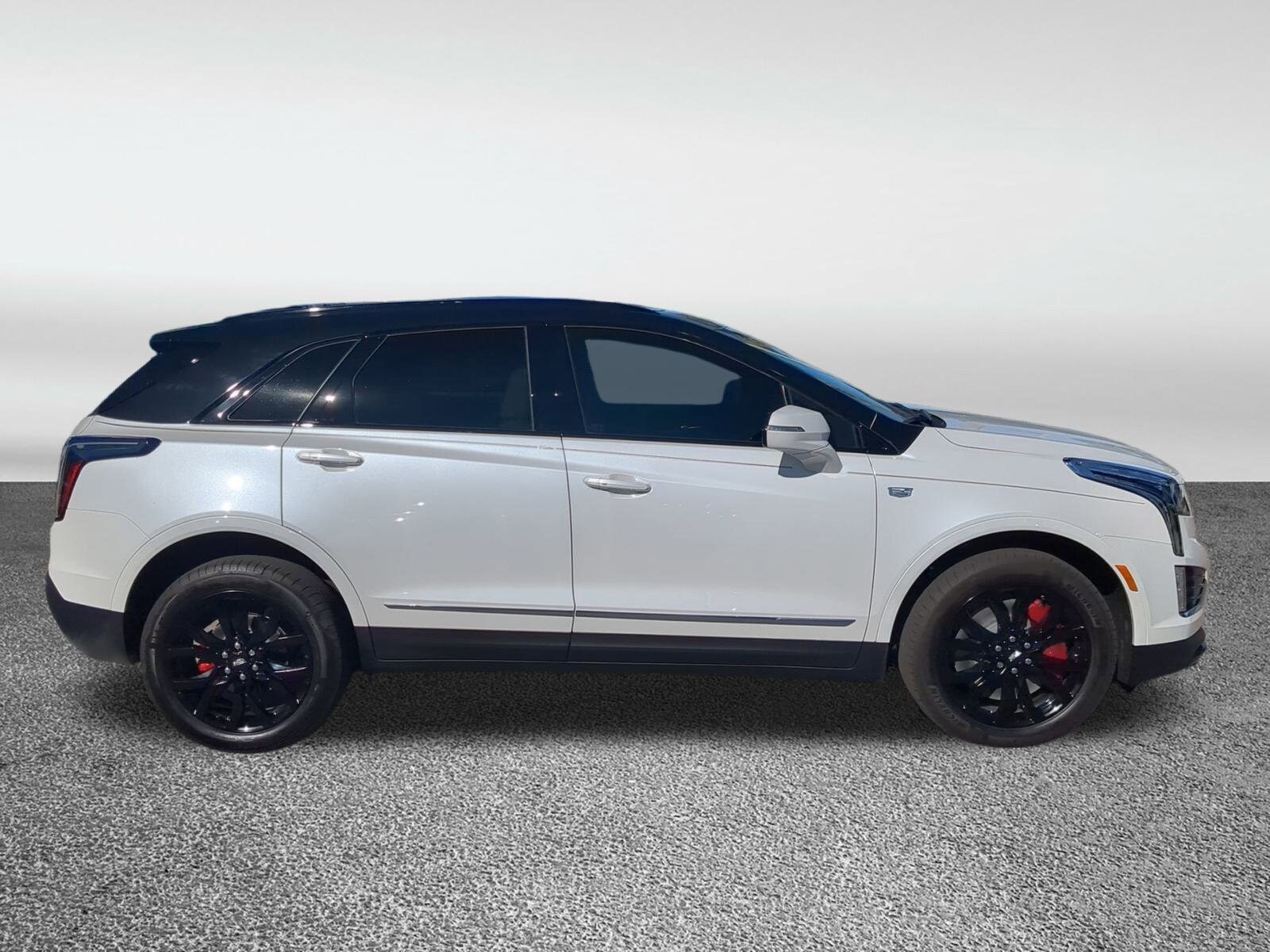 2025 Cadillac XT5 Sport photo 2