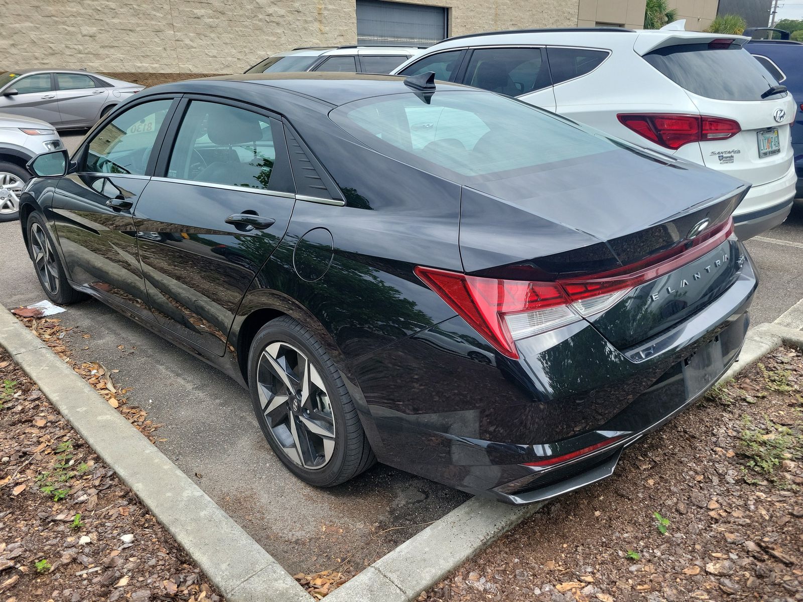 2023 Hyundai Elantra Limited - Photo 8