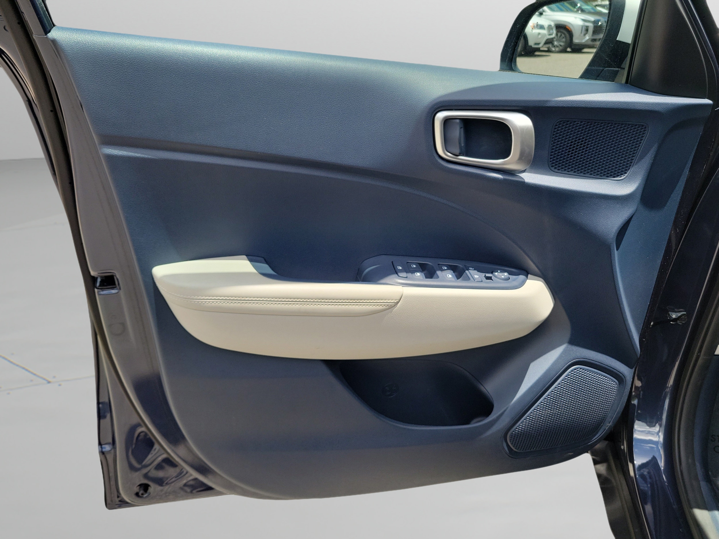 2023 Hyundai Venue Limited - Photo 22