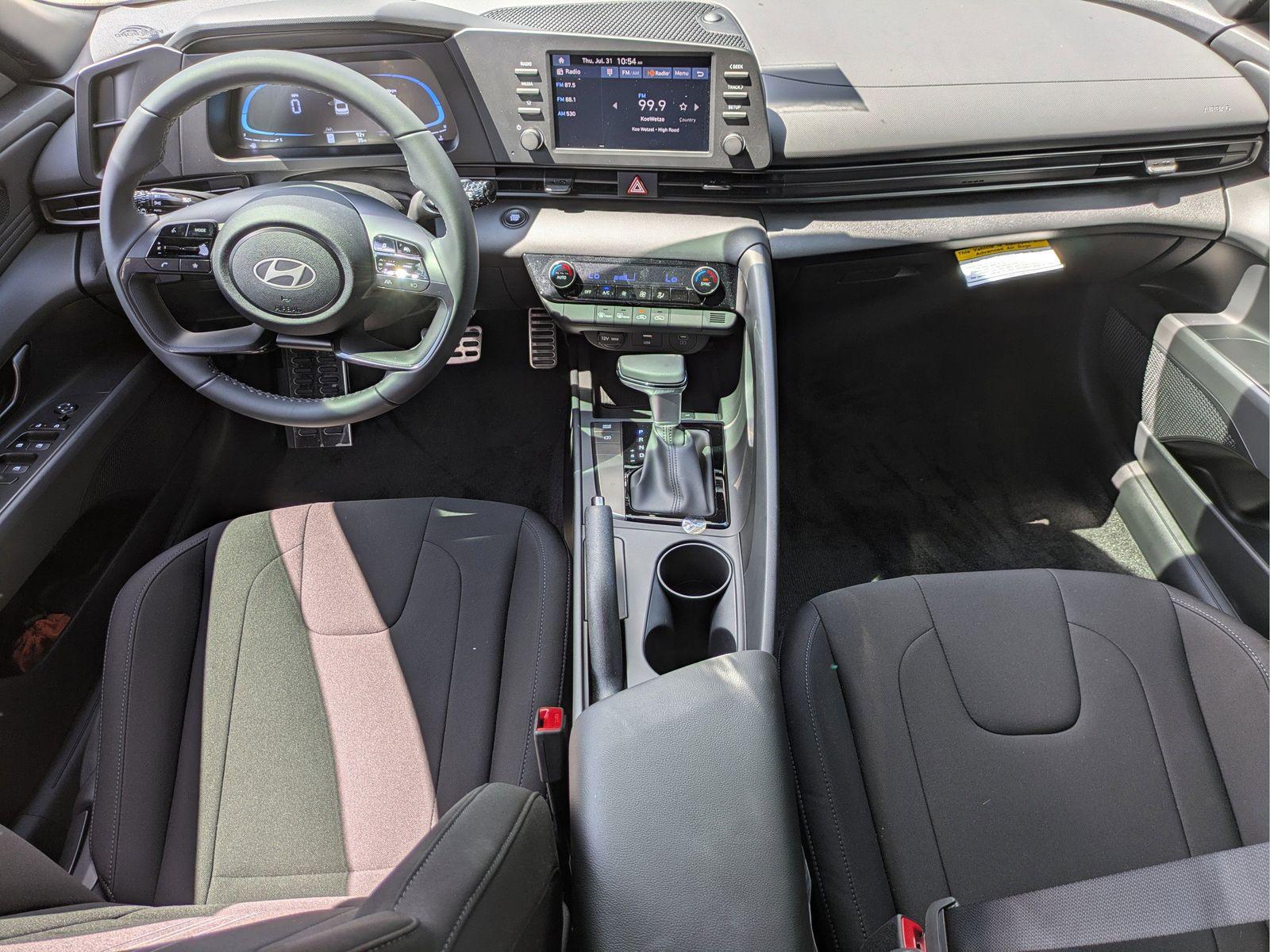 2025 Hyundai Elantra SEL - Photo 23