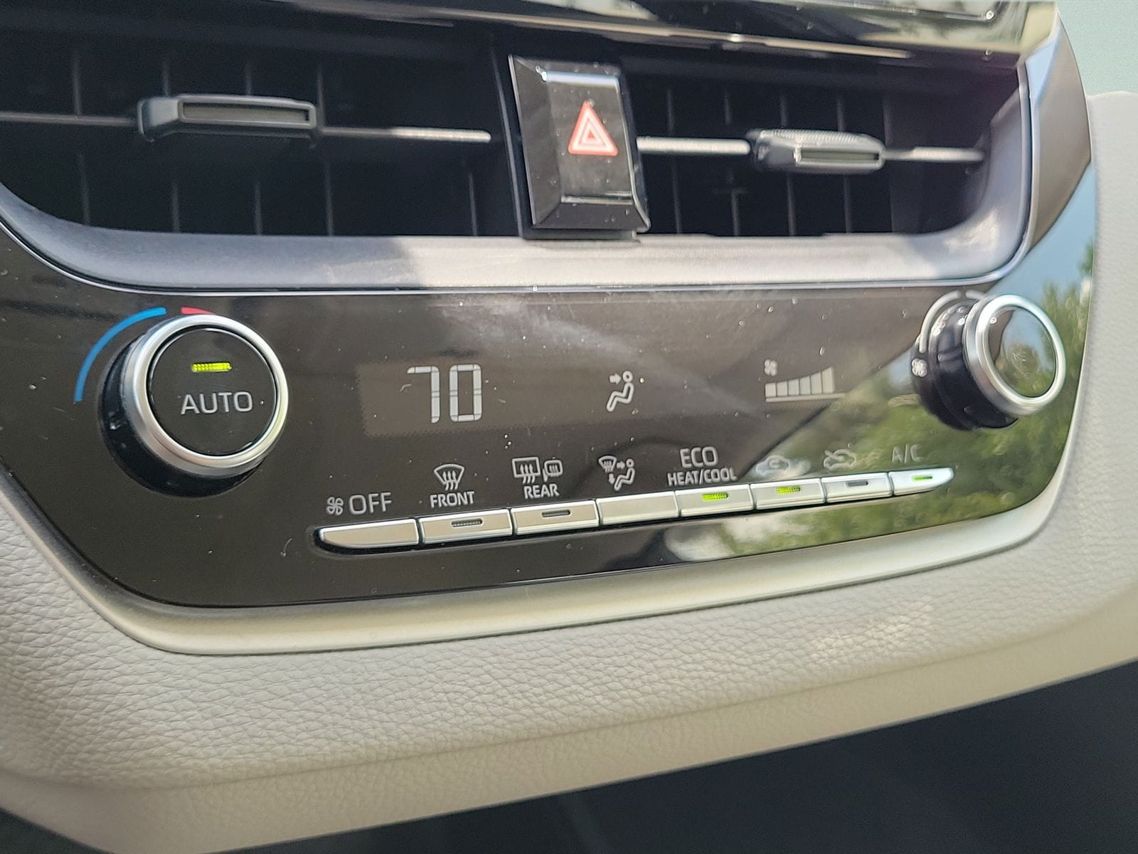 2020 Toyota Corolla LE - Photo 32