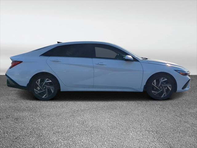 2025 Hyundai Elantra SEL Convenience photo 2