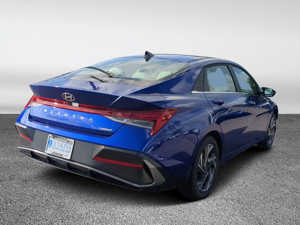 New 2025 Hyundai Elantra Limited Sedan