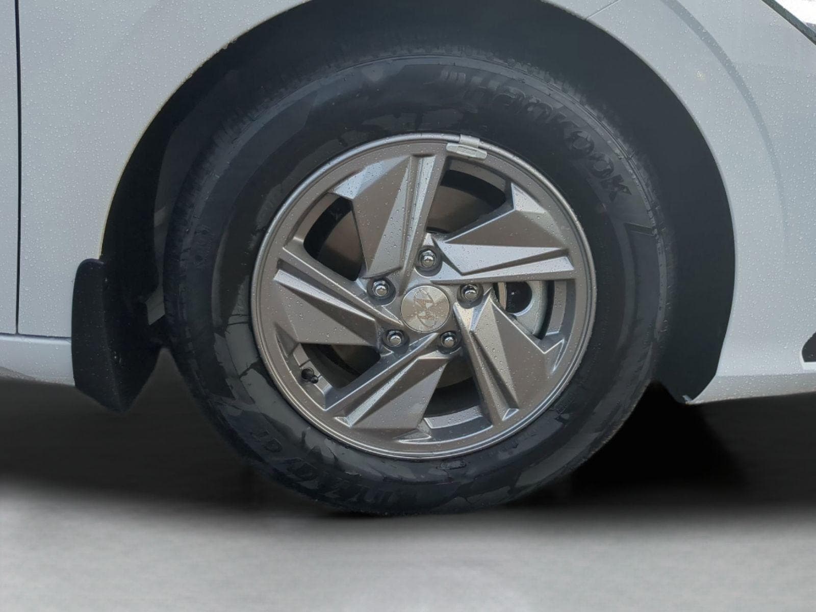 2025 Hyundai Elantra SE - Photo 37