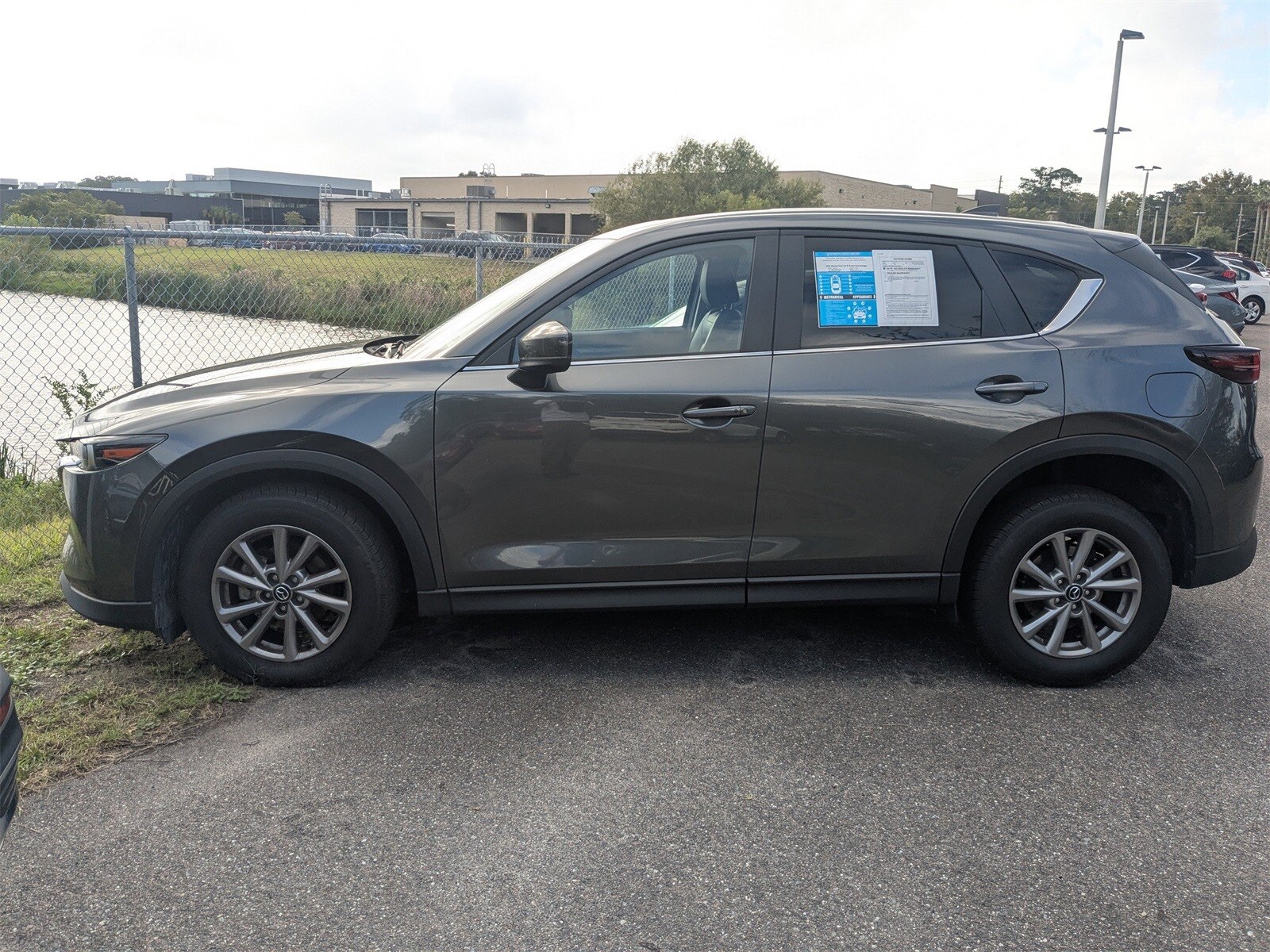 2023 Mazda CX-5 2.5 S Preferred photo 2