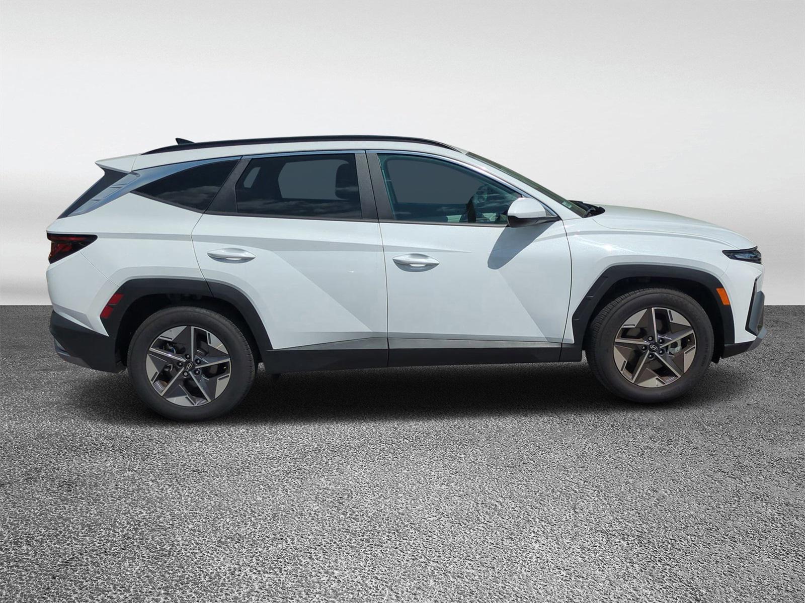 2025 Hyundai Tucson SEL photo 2