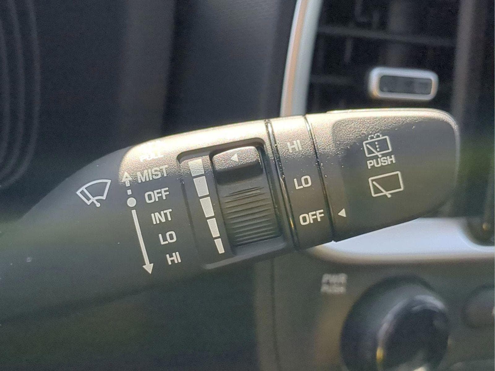 2025 Hyundai Venue SEL - Photo 31