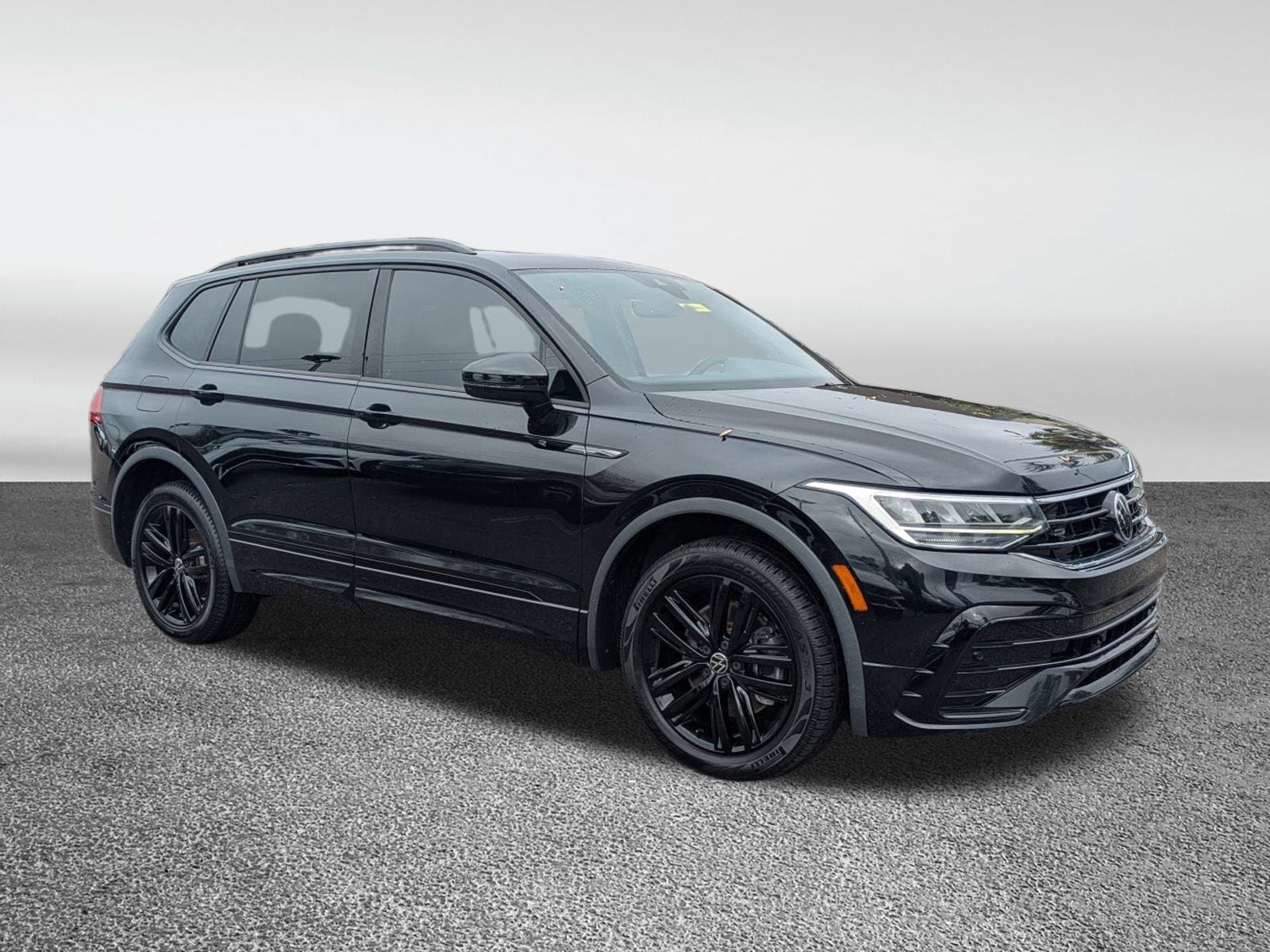 2022 Volkswagen Tiguan SE R-LINE BLACK