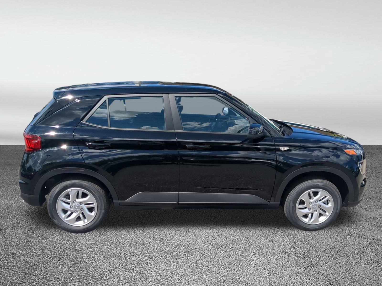 2026 Hyundai Venue SE photo 2