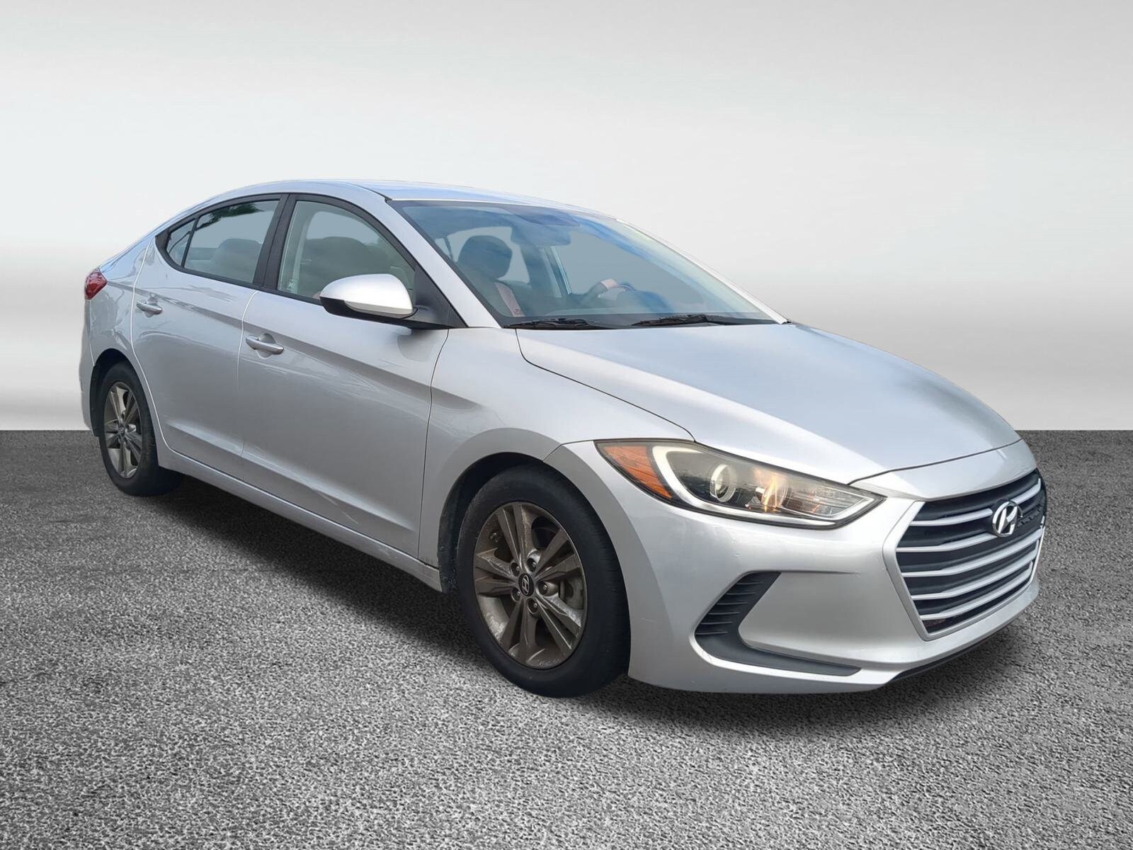 2018 Hyundai Elantra SEL photo 2