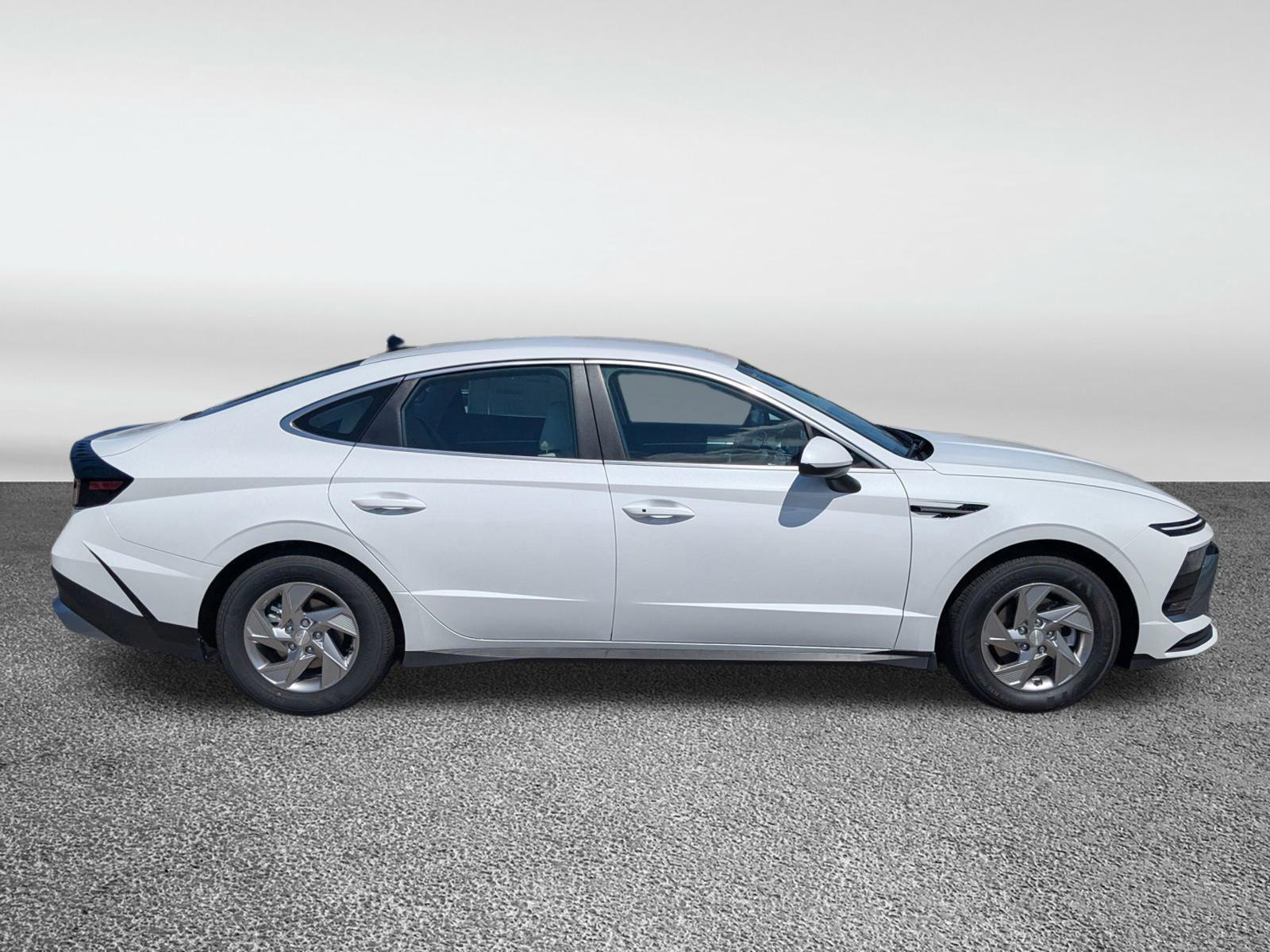 2026 Hyundai Sonata SE photo 2