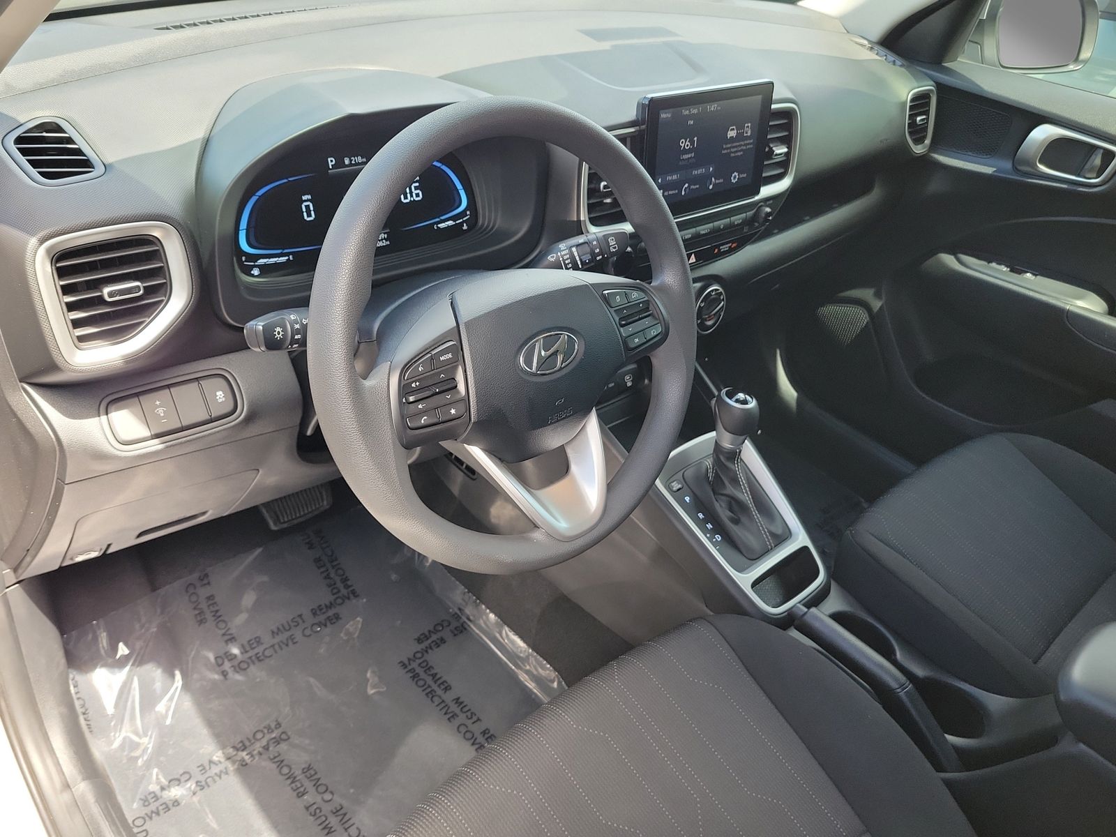 2025 Hyundai Venue SE - Photo 24