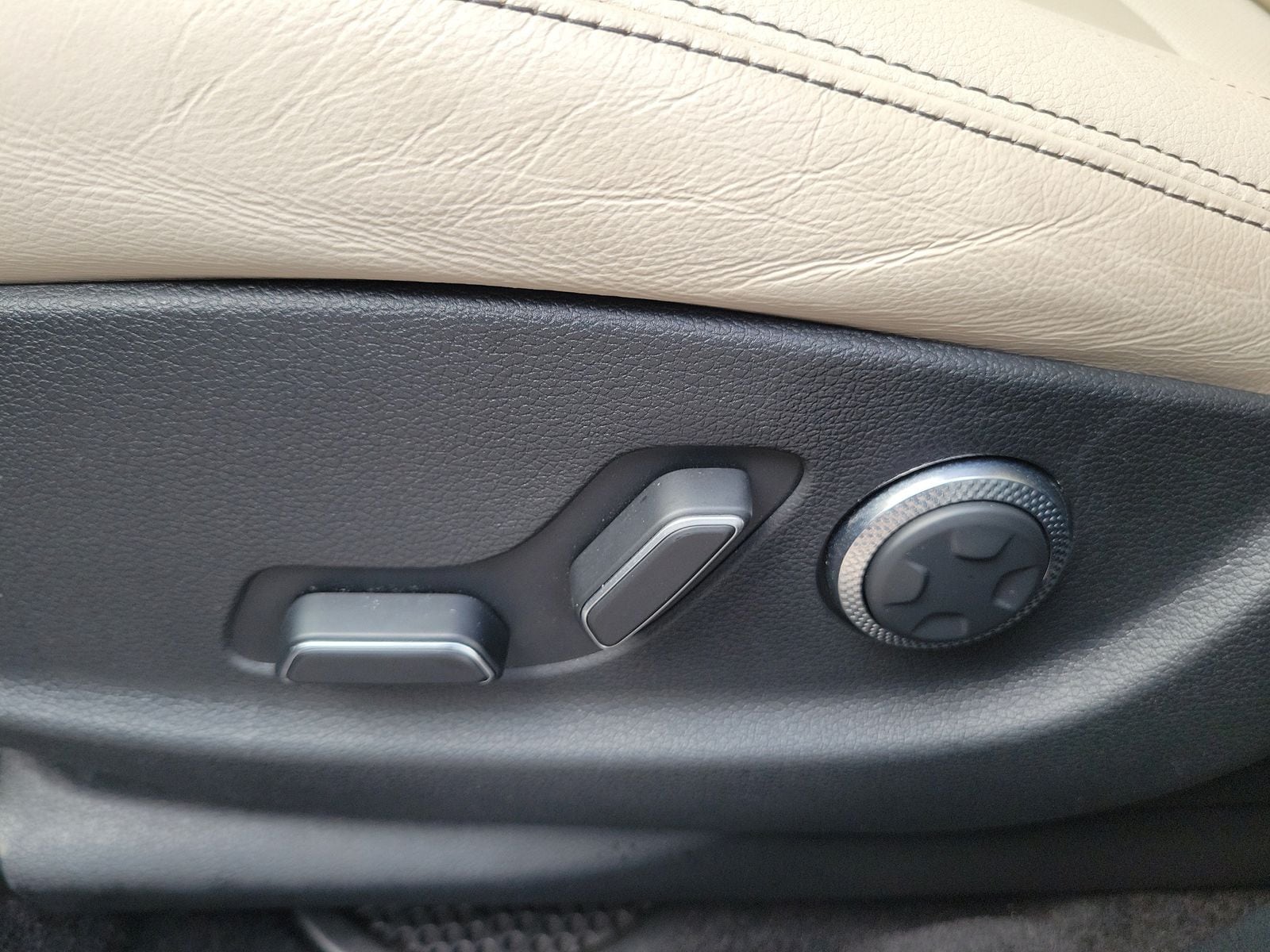 2023 GENESIS GV70 Standard - Photo 26