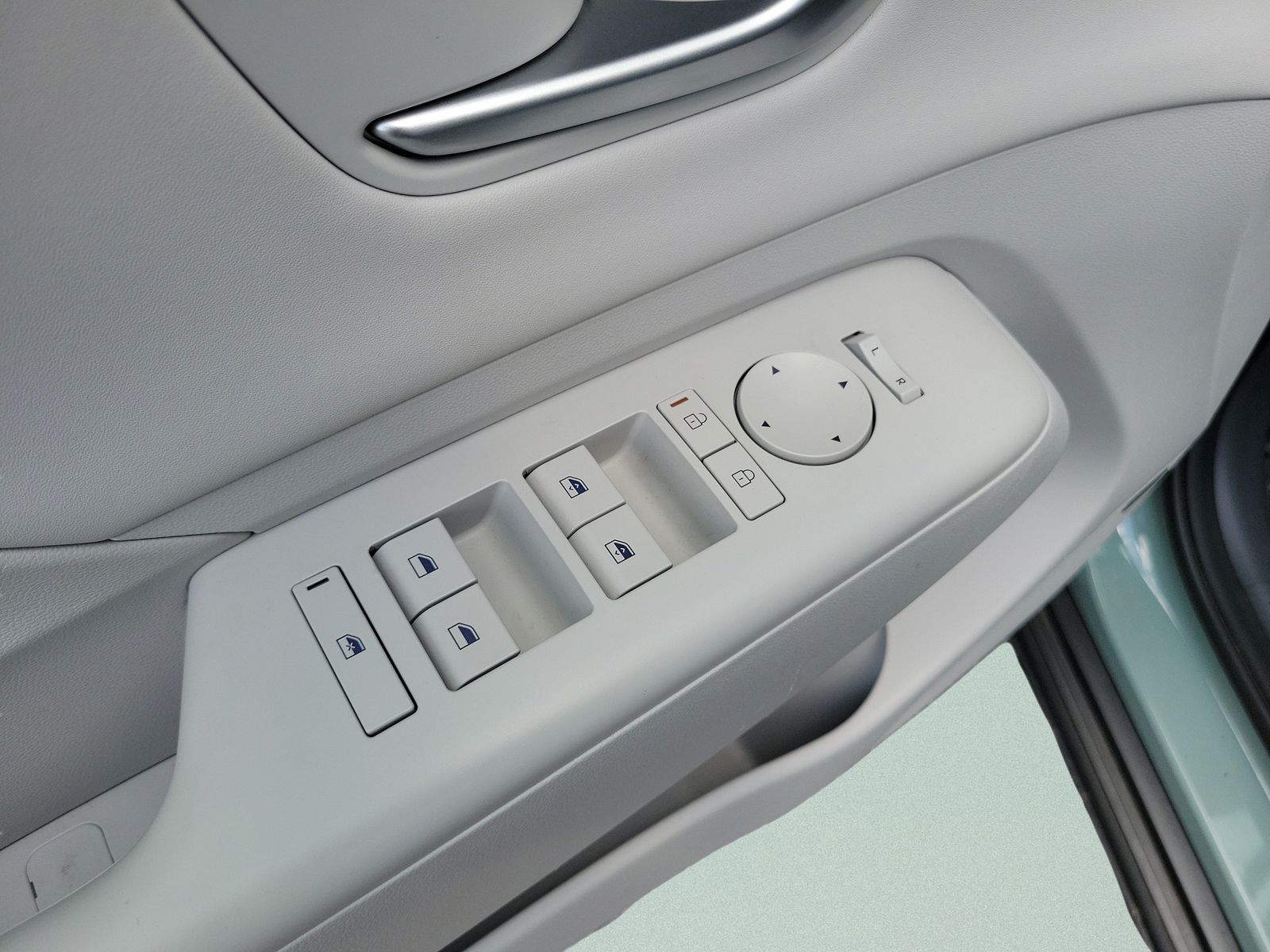 2024 Hyundai Kona Limited - Photo 30