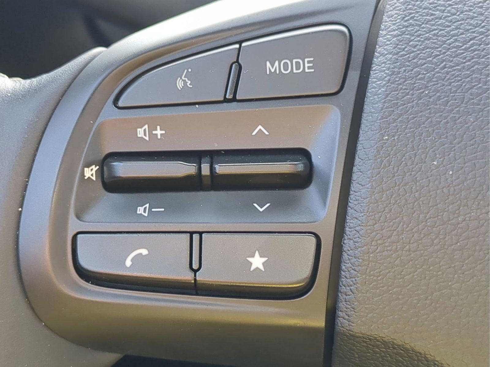 2025 Hyundai Venue SEL - Photo 28