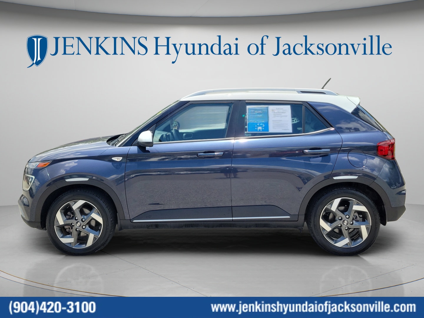 2023 Hyundai Venue Limited - Photo 7