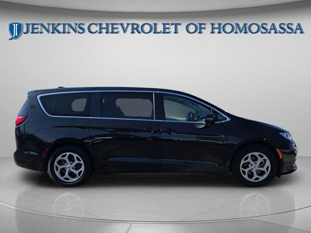 Used 2024 Chrysler Pacifica Limited Minivan/Van