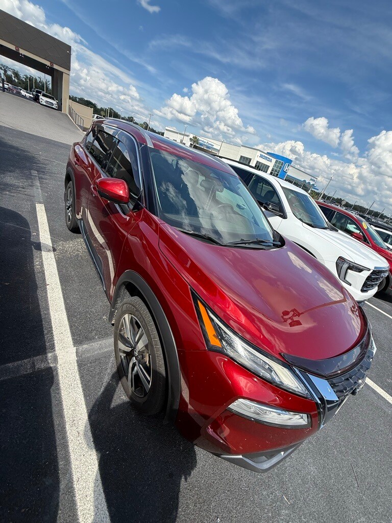 2022 Nissan Rogue SL photo 2