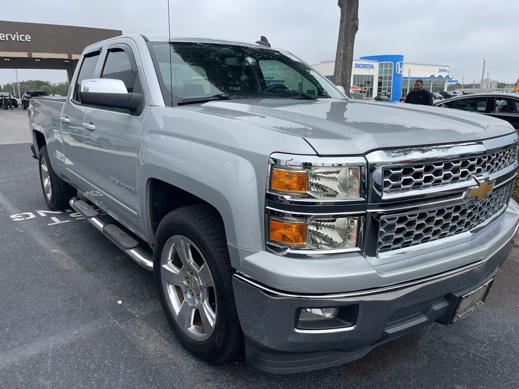2015 Chevrolet Silverado 1500 LT photo 2