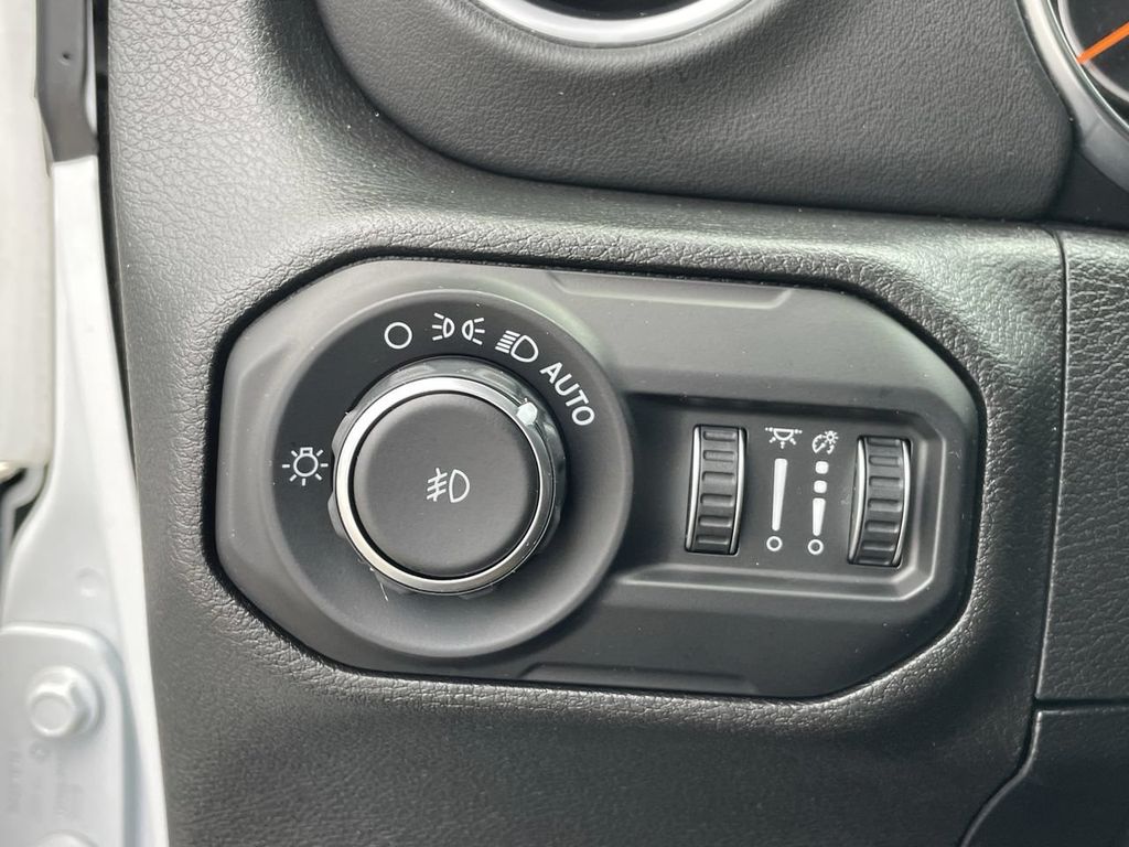 2020 Jeep Wrangler Unlimited Sahara - Photo 29
