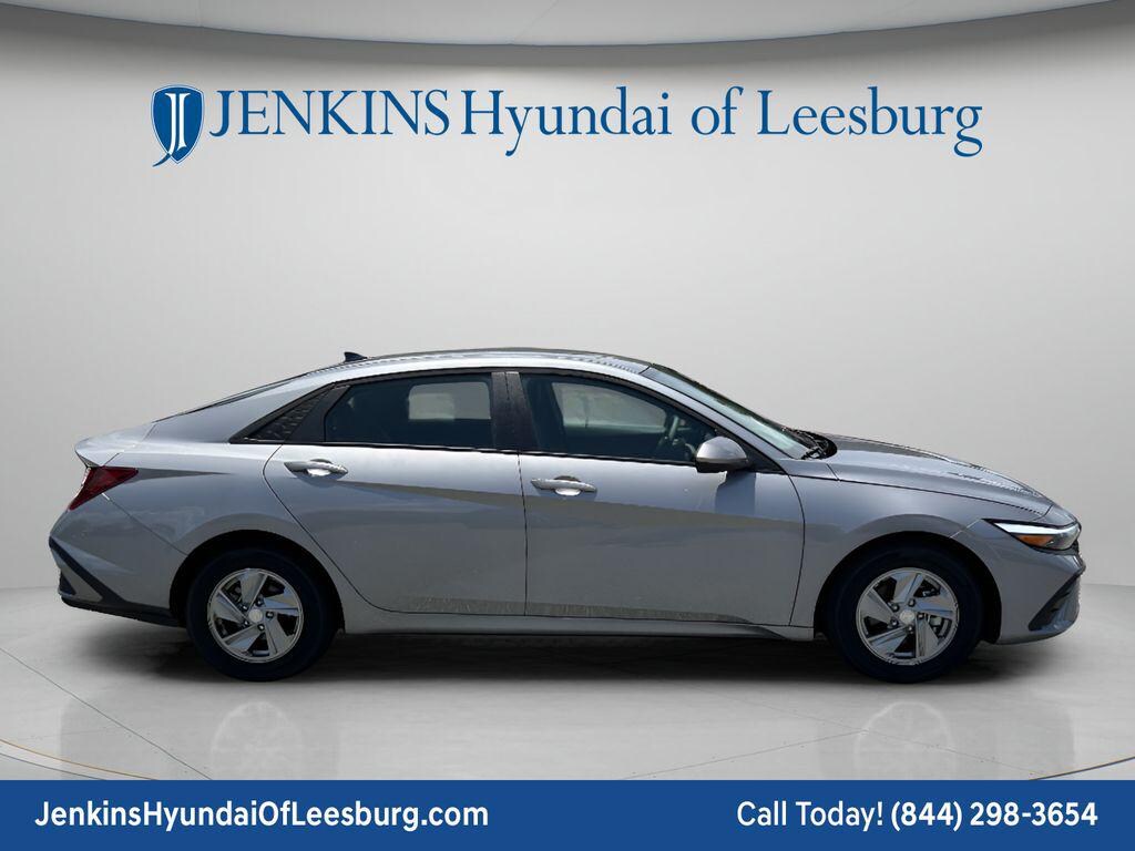 New 2025 Hyundai Elantra SE Sedan
