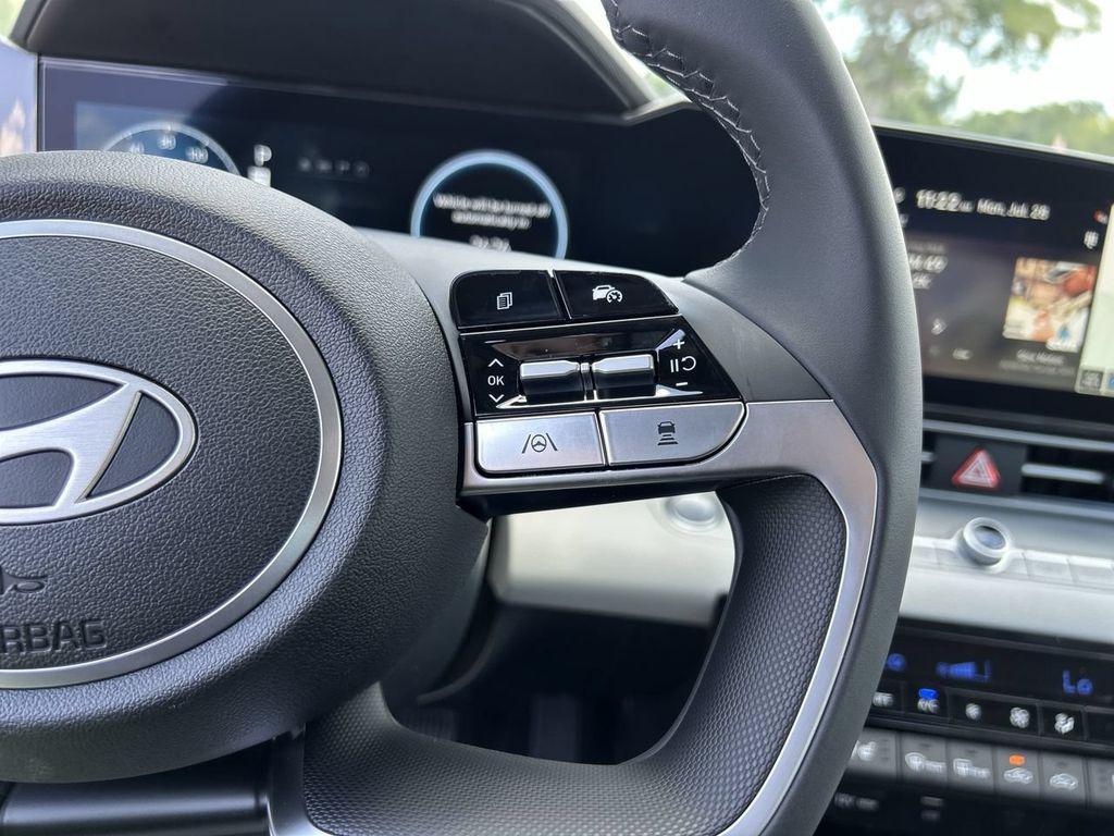 2025 Hyundai Elantra Limited - Photo 28