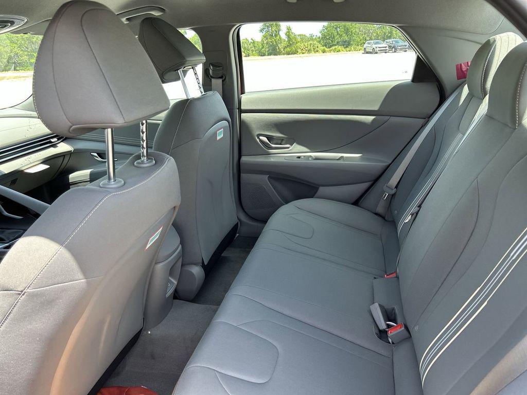 2025 Hyundai Elantra Blue - Photo 19