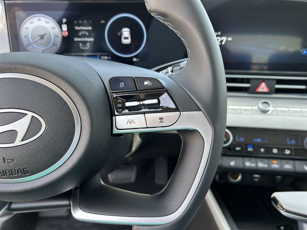 2025 Hyundai Elantra Limited - Photo 27
