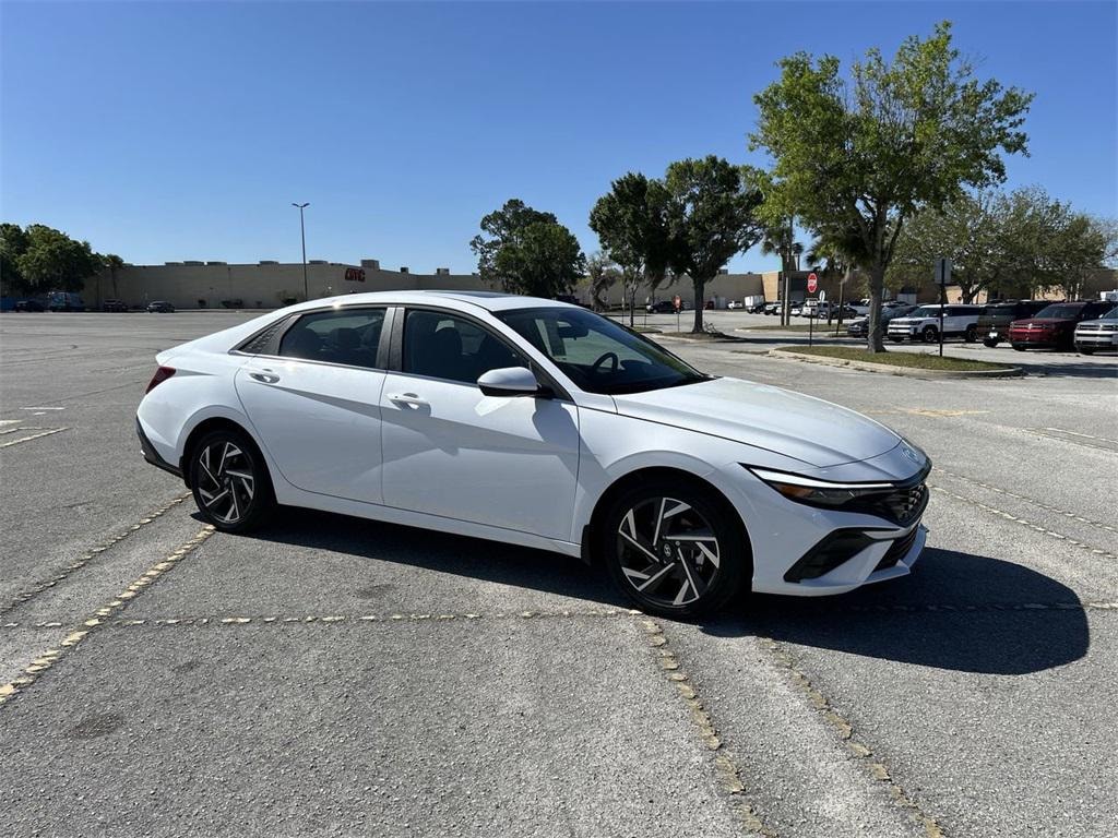 New 2025 Hyundai Elantra SEL Convenience Sedan