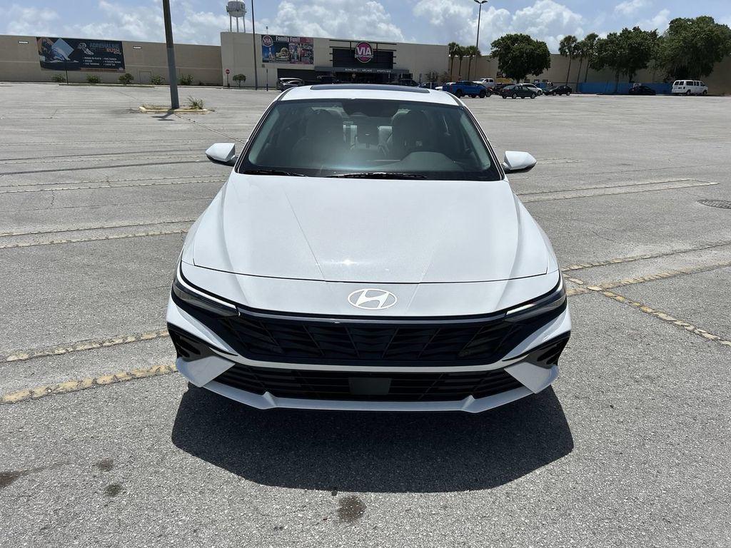 2025 Hyundai Elantra Limited - Photo 8