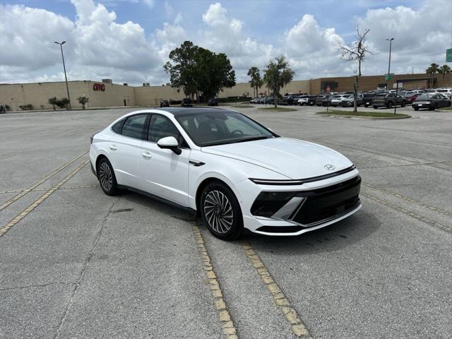 2025 Hyundai Sonata Hybrid Limited photo 2
