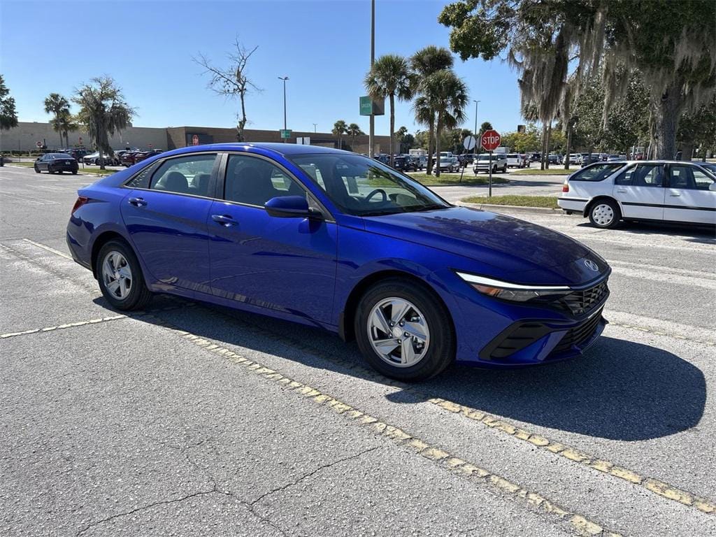 New 2025 Hyundai Elantra SE Sedan
