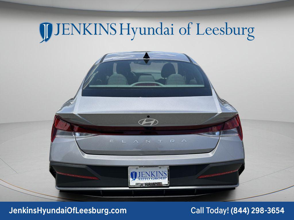 2025 Hyundai Elantra SE - Photo 6