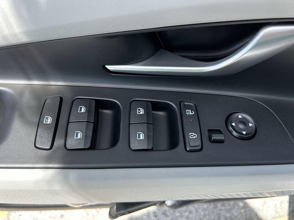 2025 Hyundai Elantra Limited - Photo 20