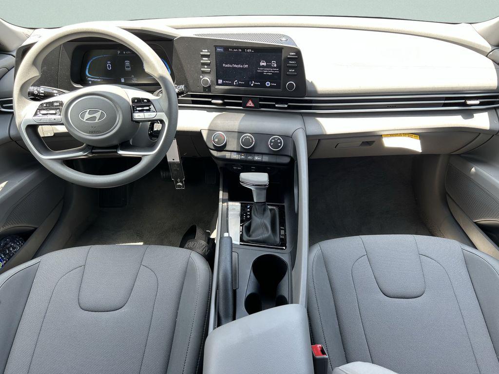 2025 Hyundai Elantra SE - Photo 15