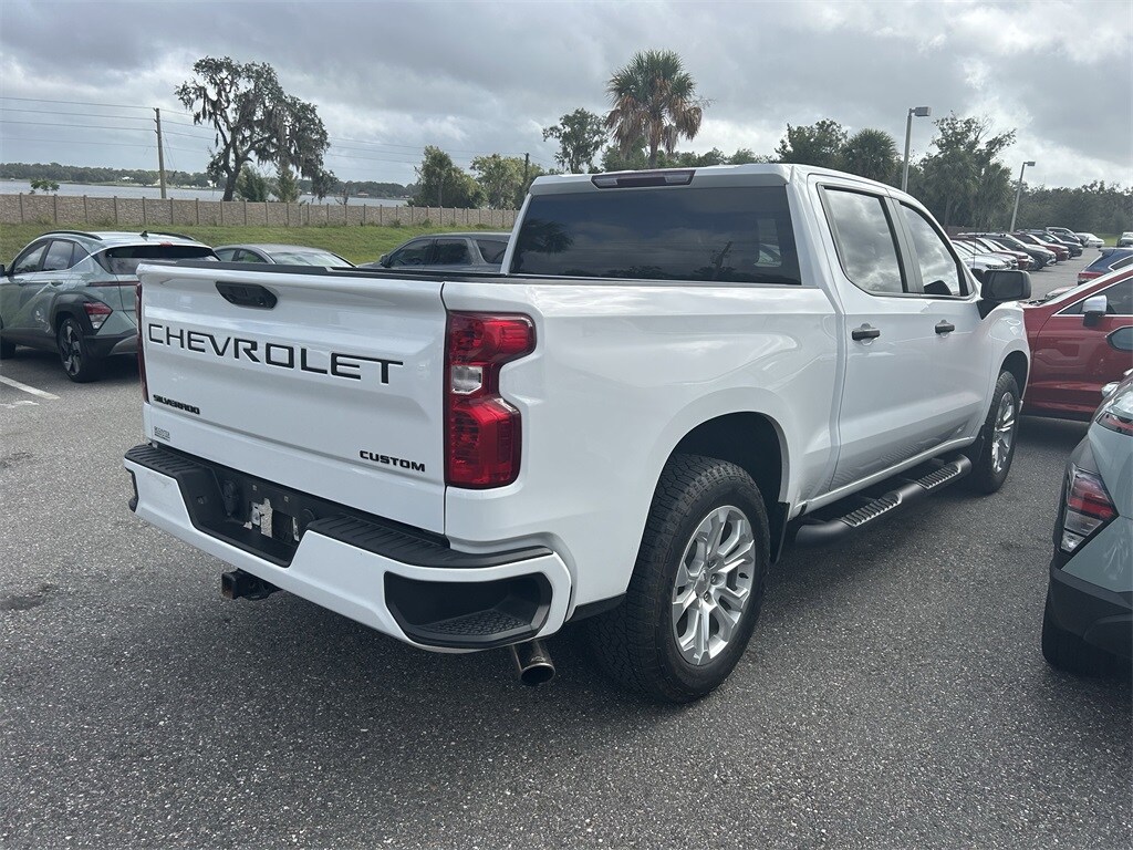 2023 Chevrolet Silverado 1500 Custom photo 2
