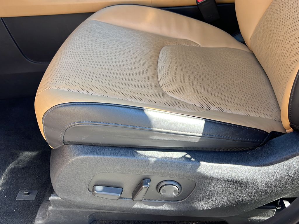 2024 Kia Carnival LX Seat Pkg - Photo 11