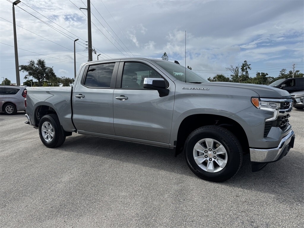 2025 Chevrolet Silverado 1500 LT photo 2