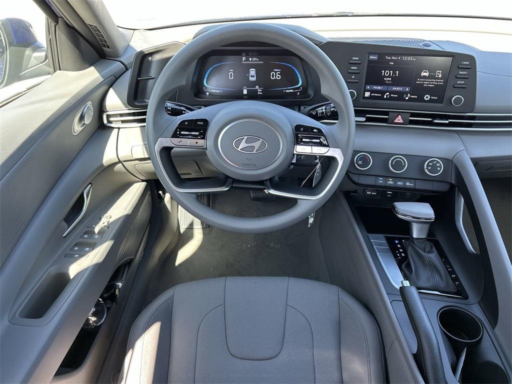 New 2025 Hyundai Elantra SE Sedan
