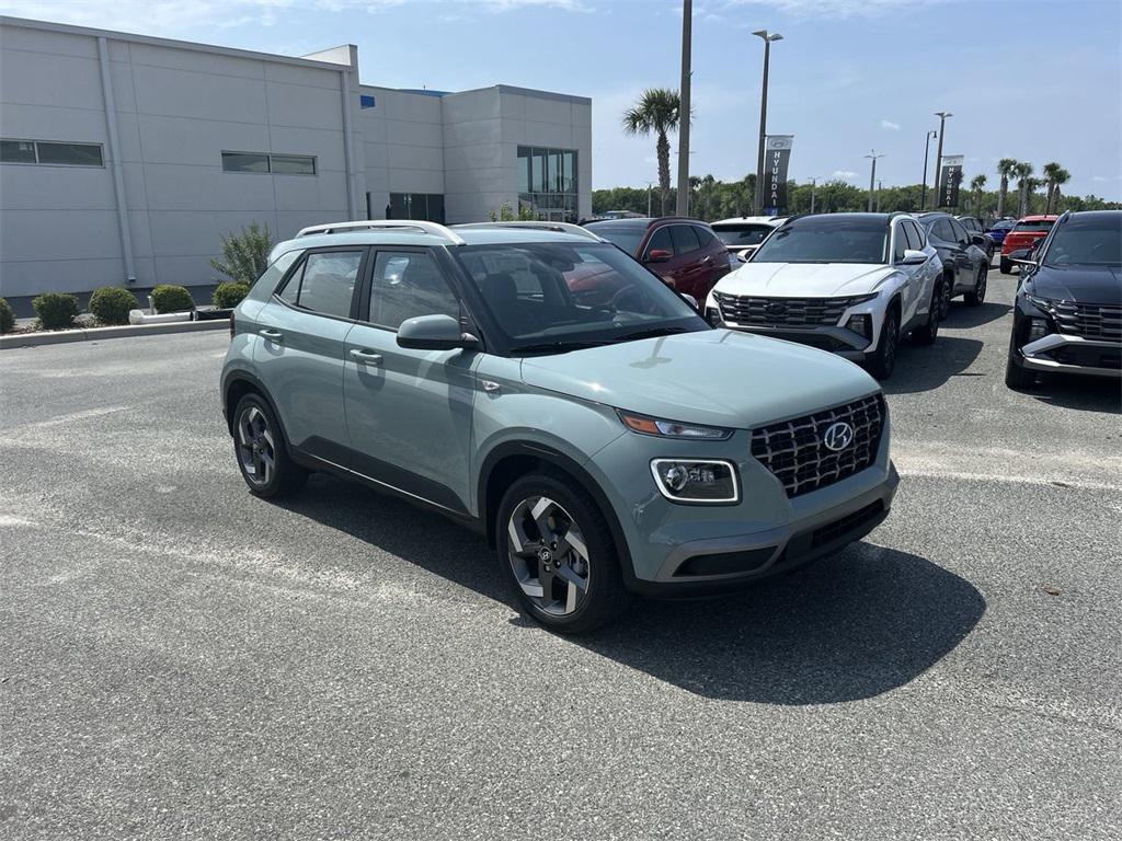 2025 Hyundai Venue Limited photo 2